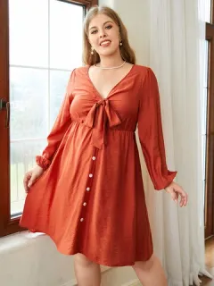 Botón delantero anudado talla grande Vestido