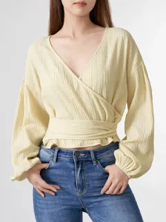 Blusa con hombros caídos y lazo liso
