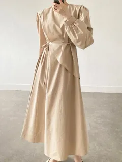 Manga larga asimétrica con cordones Vestido