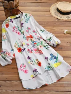 Blusa con botones y bolsillo con estampado de flores