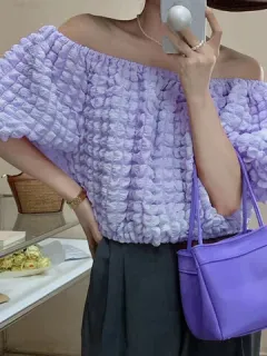 Blusa lisa texturizada con mangas abullonadas