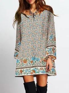 Vestido bohemio floral con mangas acampanadas