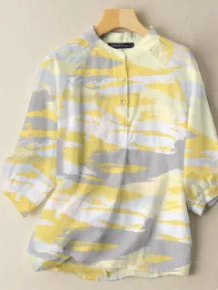 Blusa con cuello alto y teñido anudado