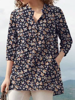 Blusa con bolsillo y estampado floral en toda la prenda