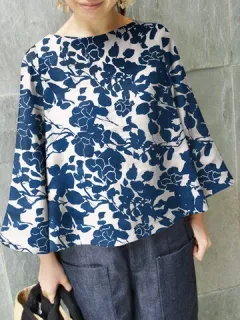 Blusa de manga acampanada con estampado de plantas
